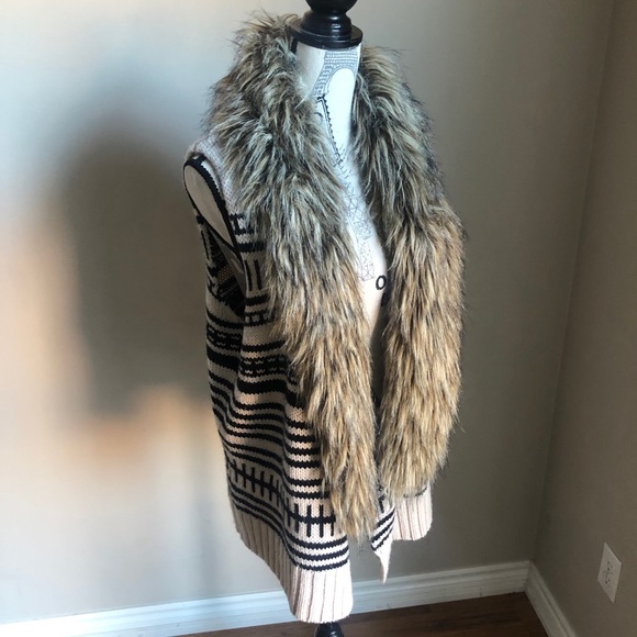 BB Dakota Jase Faux Fur trim sweater vest L - Picture 2 of 10